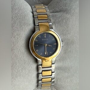 GUCCI 8900L Black Dial Stainless Steel gold plated ladies Watch